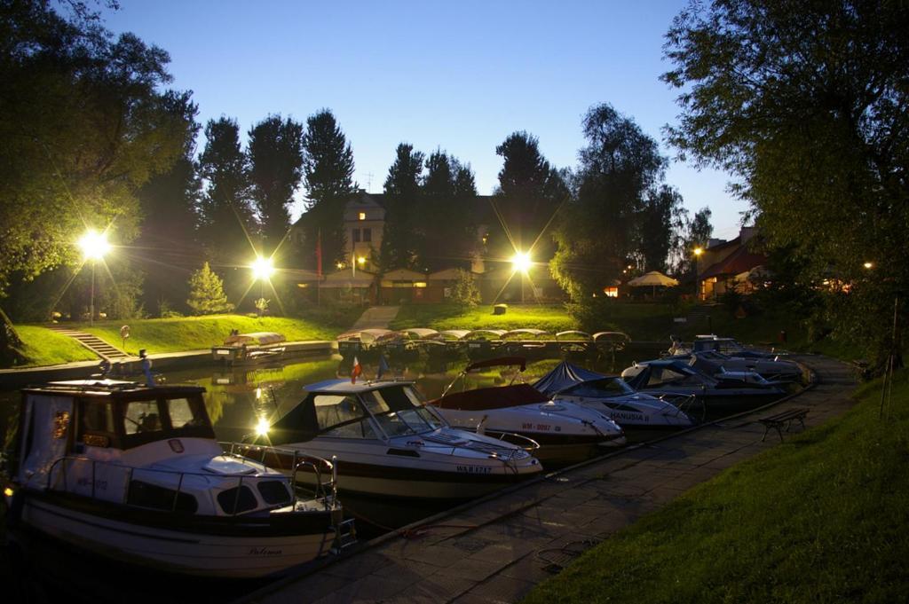Hotel Zamek Pultusk Dom Polonii Bagian luar foto
