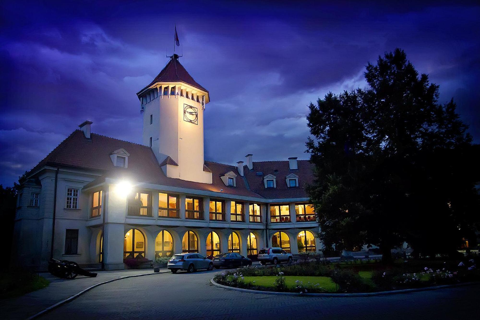 Hotel Zamek Pultusk Dom Polonii Bagian luar foto