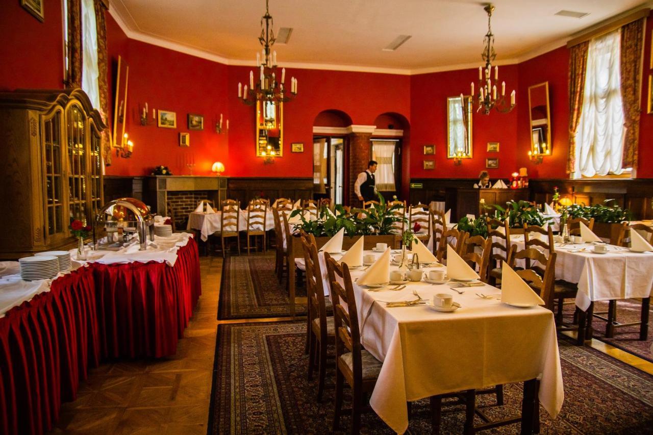 Hotel Zamek Pultusk Dom Polonii Bagian luar foto